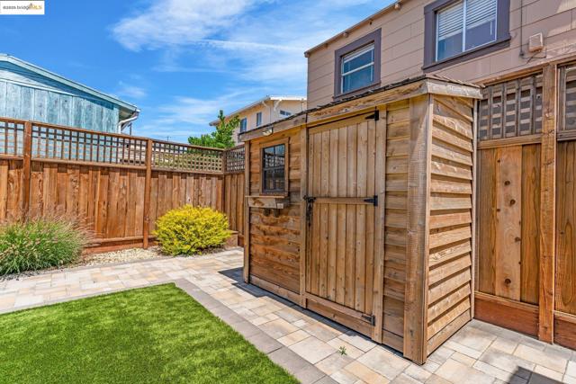 3671 38th Ave, Oakland CA: https://media.crmls.org/mediaz/2c1a6c11-5f60-41ca-85e1-ff68580d8359.jpg
