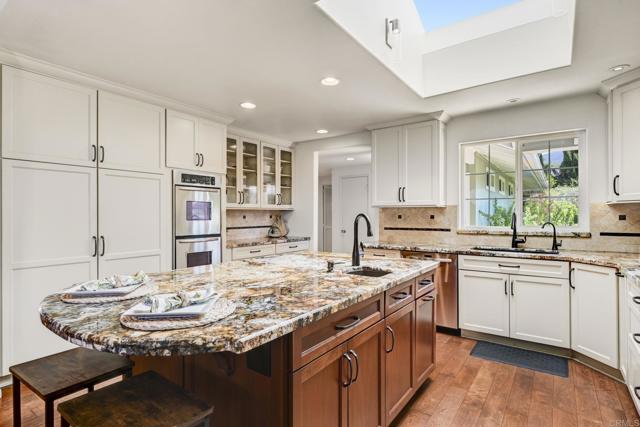 1051 La Reina Drive, San Marcos CA: https://media.crmls.org/mediaz/2c1b058d-0347-4961-bec5-90ee62ff7ede.jpg