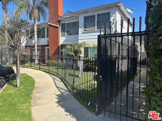 4131 Palmwood Drive, Los Angeles CA: https://media.crmls.org/mediaz/2c1b18c4-98cd-4875-858d-04535f8c153a.jpg
