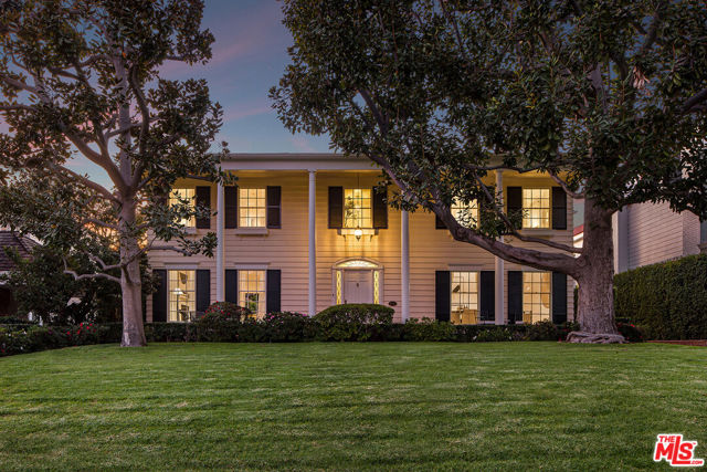 625 N Sierra Drive, Beverly Hills CA: https://media.crmls.org/mediaz/2c1b23a3-366a-4511-a7d4-a401eb3585fa.jpg