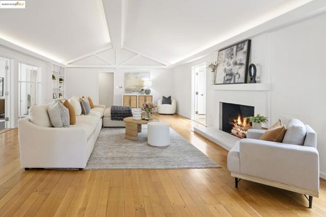 38 La Salle Ave, Piedmont CA: https://media.crmls.org/mediaz/2c1b7a8b-45a4-4d88-92bc-d863da757d3e.jpg