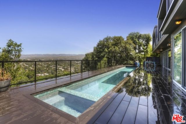 11462 LAURELCREST Road, Studio City CA: https://media.crmls.org/mediaz/2c1b9da7-8468-445d-99c3-f85fae71c924.jpg