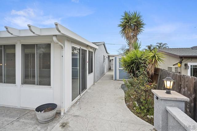7111 Regner Rd, San Diego CA: https://media.crmls.org/mediaz/2c1ba4c9-5b4a-49ea-bdfc-153470c4fb03.jpg