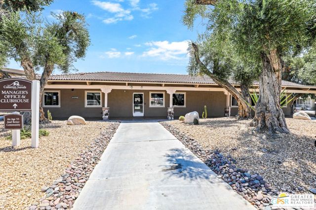 80 Dunes Circle, Cathedral City CA: https://media.crmls.org/mediaz/2c1bd377-18e6-45d2-a4cb-bf950e333150.jpg