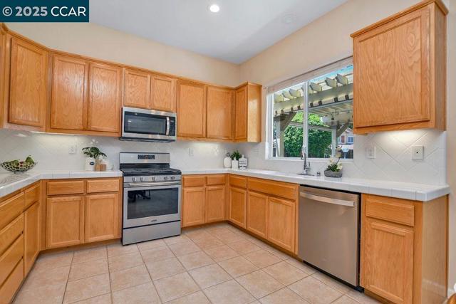 513 Mendota St, Brentwood CA: https://media.crmls.org/mediaz/2c1c1880-eff3-4df5-b683-0c7a185707f8.jpg