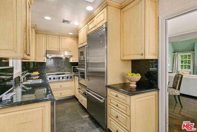 9053 Elevado Street, West Hollywood CA: https://media.crmls.org/mediaz/2c1c30ca-908d-4116-9be0-cb50da7c4e74.jpg