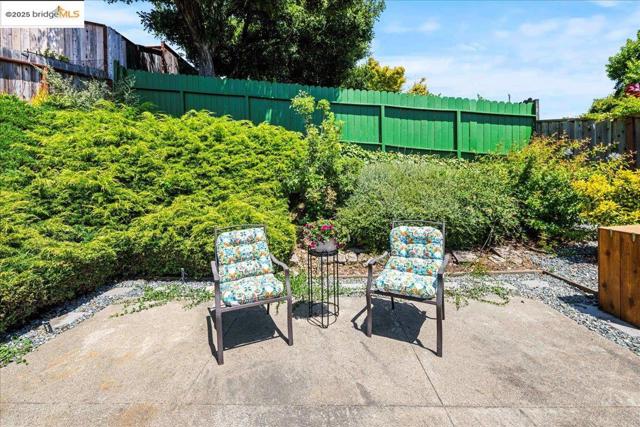 3312 Wisconsin St, Oakland CA: https://media.crmls.org/mediaz/2c1c377e-f7d4-43c5-a691-36abb291d5cc.jpg