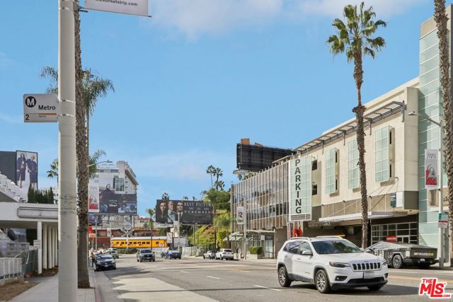1400 N Sweetzer Avenue, West Hollywood CA: https://media.crmls.org/mediaz/2c1da93a-45c0-4fbf-be29-a57dfaaa5f17.jpg