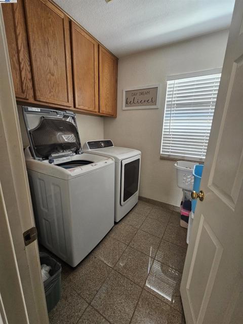 13440 Forestwood Way, Lathrop CA: https://media.crmls.org/mediaz/2c1e7735-4a2e-486b-9947-9ac204f88987.jpg