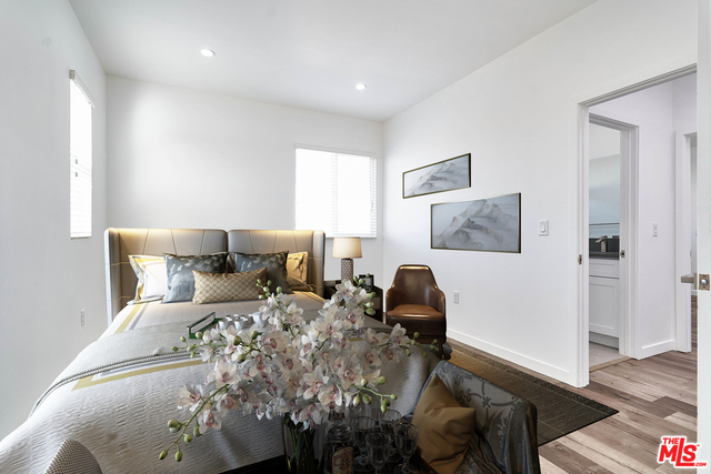 1129 S Harvard Boulevard, Los Angeles CA: https://media.crmls.org/mediaz/2c1f40c8-9a28-4bae-9df7-d7917cb64612.jpg