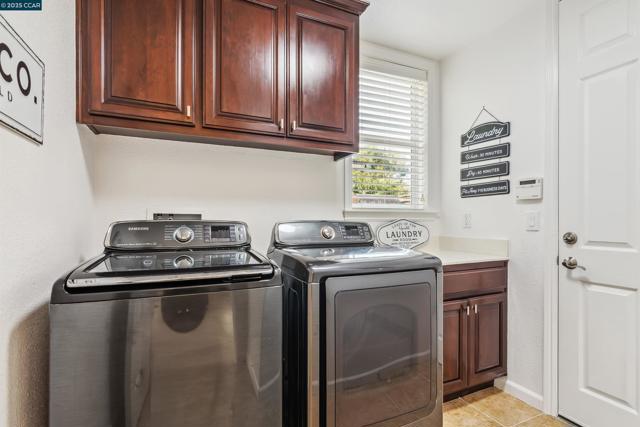 1840 Tanglewood Ln, Brentwood CA: https://media.crmls.org/mediaz/2c1fa55d-5498-4e1f-b9f9-e9fb0b3e4b2d.jpg