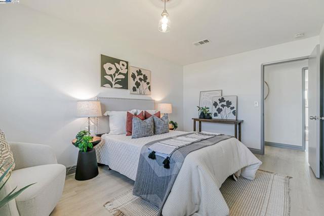 5324 Selma Ave, Fremont CA: https://media.crmls.org/mediaz/2c1fbe0c-ce67-42ef-8c4a-585dfab748a4.jpg