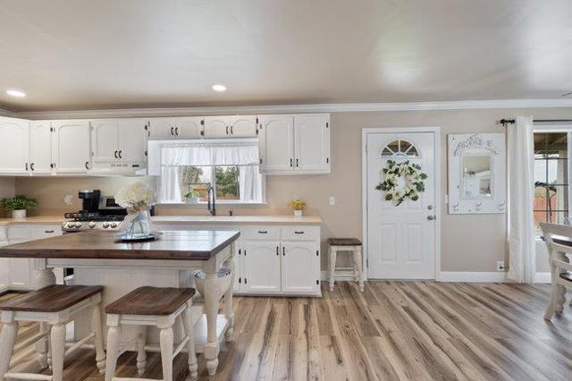 22 Heiner Road, Watsonville CA: https://media.crmls.org/mediaz/2c202b84-11cf-43e8-bef9-7b0ea0d21790.jpg