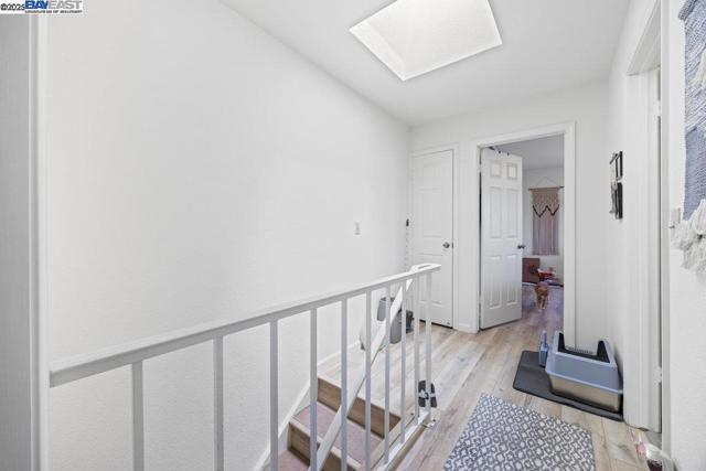 21000 Ocean View Dr, Hayward CA: https://media.crmls.org/mediaz/2c204573-3c42-4692-b344-efc756a7690e.jpg