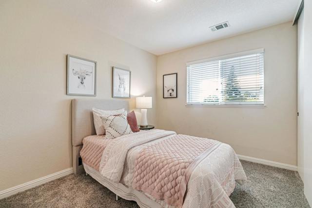 5186 Sunny Creek Drive, San Jose CA: https://media.crmls.org/mediaz/2c20566a-3408-4a9a-9148-13d04d31bcd2.jpg