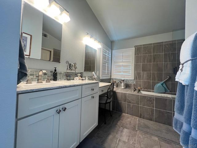 260 Sierra Madre Way, Corona CA: https://media.crmls.org/mediaz/2c20d570-98f8-4d31-8d62-c1d790a62bc5.jpg