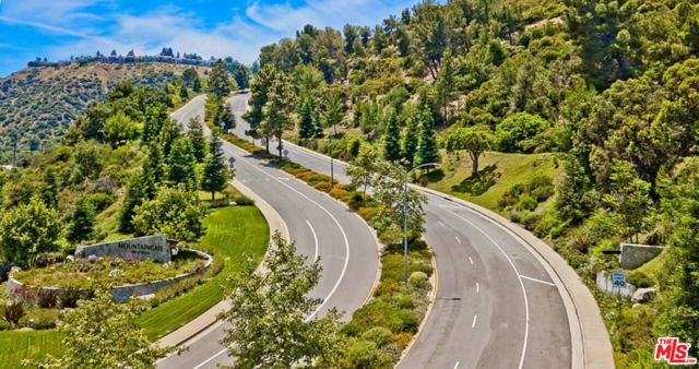2322 Canyonback Road, Los Angeles CA: https://media.crmls.org/mediaz/2c20d930-bb5e-4f27-b30c-c9ed9d9ba875.jpg