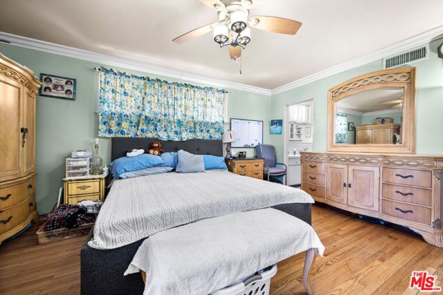 9253 Hayvenhurst Avenue, North Hills CA: https://media.crmls.org/mediaz/2c212a4d-12ec-46d5-9380-c024dced0e6a.jpg