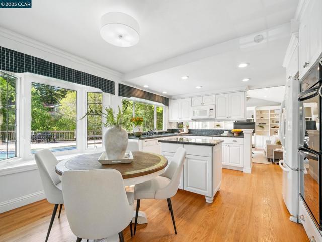 1804 Piedras Circle, Alamo CA: https://media.crmls.org/mediaz/2c21aa22-abb0-4555-8a2f-f3b119cca5e9.jpg
