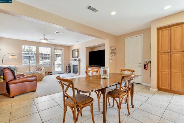 1489 Menton St, Danville CA: https://media.crmls.org/mediaz/2c21cc14-23aa-4bab-a07e-1878f49dc69d.jpg
