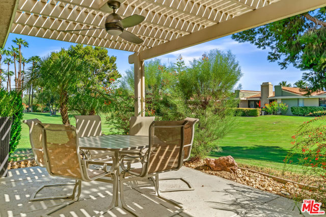 72305 Rodeo Way, Rancho Mirage CA: https://media.crmls.org/mediaz/2c222a68-f71c-465a-8413-5ca71a7e8344.jpg