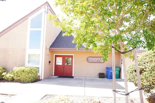 156 Briarwood Dr, Hayward CA: https://media.crmls.org/mediaz/2c227dd8-11b8-48b2-8df6-8b174c6e59e8.jpg