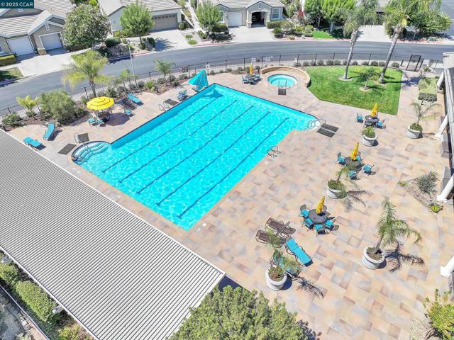 1820 Mariposa Way, Brentwood CA: https://media.crmls.org/mediaz/2c2285bc-641a-48d8-abf2-d98f7ef40e1e.jpg