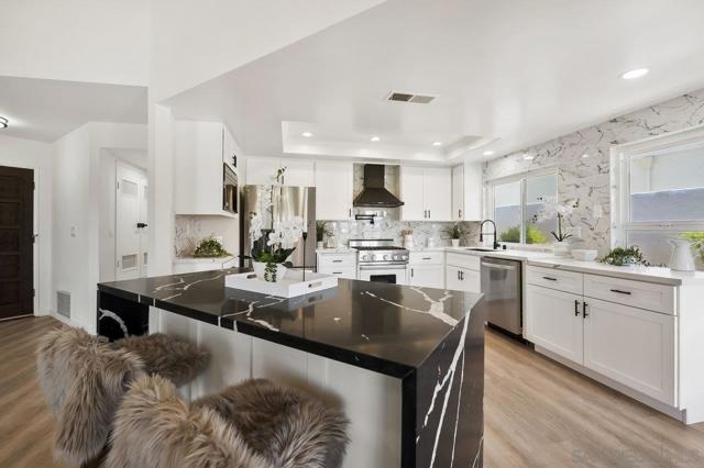 17676 Corte Sobrado, San Diego CA: https://media.crmls.org/mediaz/2c22fecd-ce14-4462-be76-cb9be76ea1ba.jpg