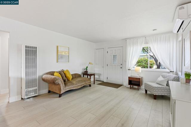 4108 Irene Dr, Martinez CA: https://media.crmls.org/mediaz/2c23205a-d34a-4d26-b202-27e983fe3c99.jpg