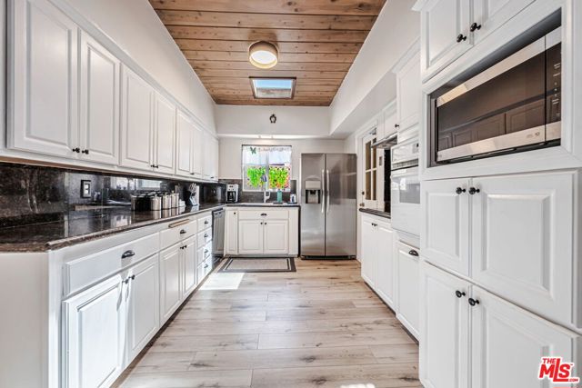 1148 Turquoise Street, San Diego CA: https://media.crmls.org/mediaz/2c235501-77a0-43ee-8ec7-2d68e32ce372.jpg