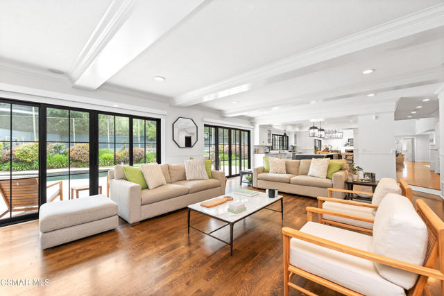 1211 Ridgecrest Place, Westlake Village CA: https://media.crmls.org/mediaz/2c236018-788d-4bad-be1d-955a1fdd1373.jpg