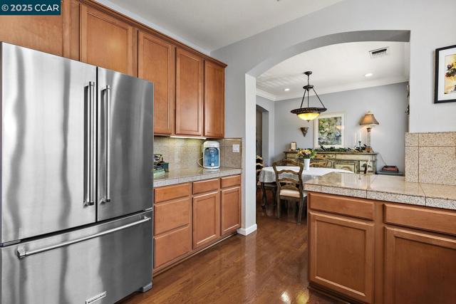 26 Warhol Way, Pleasant Hill CA: https://media.crmls.org/mediaz/2c239b2f-bd89-4f9f-bfd9-cb611a4c7f78.jpg
