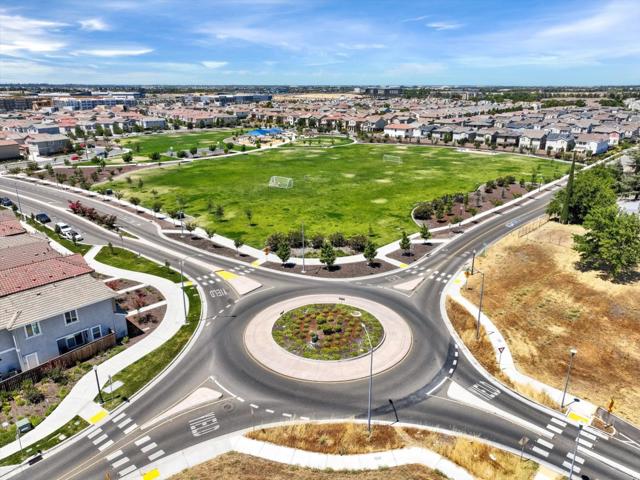 2466 Buzz Aldrin Way, Sacramento CA: https://media.crmls.org/mediaz/2c23c8d2-03f4-4df2-a8f8-da72960e0805.jpg