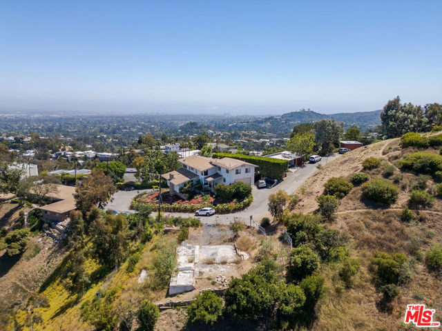 1510 N Tigertail Road, Los Angeles CA: https://media.crmls.org/mediaz/2c23ca2f-7f82-4bfb-a6d3-18289a46867c.jpg