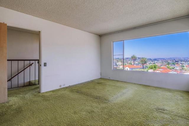 954 Harbor View Dr, San Diego CA: https://media.crmls.org/mediaz/2c23e541-e294-4362-b164-c825b1b43b64.jpg
