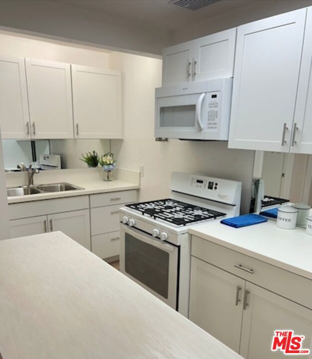 1453 S Westgate Avenue, Los Angeles CA: https://media.crmls.org/mediaz/2c244d15-cc13-408b-8806-a0ef24b96617.jpg