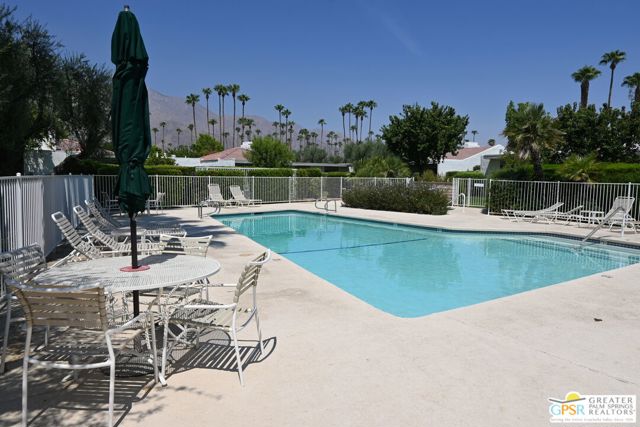2117 Sunshine Way, Palm Springs CA: https://media.crmls.org/mediaz/2c245ec6-6b40-45e6-b01e-240439354081.jpg