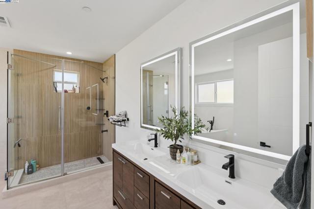 3606 Sarita St, Hayward CA: https://media.crmls.org/mediaz/2c246026-994e-4ac2-b884-b7958ef84a50.jpg