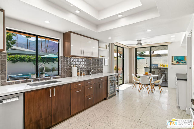 1404 E Sierra Way, Palm Springs CA: https://media.crmls.org/mediaz/2c24a0ab-5473-41a8-b5b3-8669047d0c9e.jpg