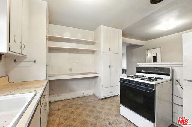 8753 Vans Street, Paramount CA: https://media.crmls.org/mediaz/2c2530fa-b3a6-4068-98bb-b2a36d9ca2bd.jpg
