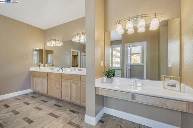 5391 Fernbank Dr, Concord CA: https://media.crmls.org/mediaz/2c25a717-3bdc-44c0-8275-87549b14513e.jpg