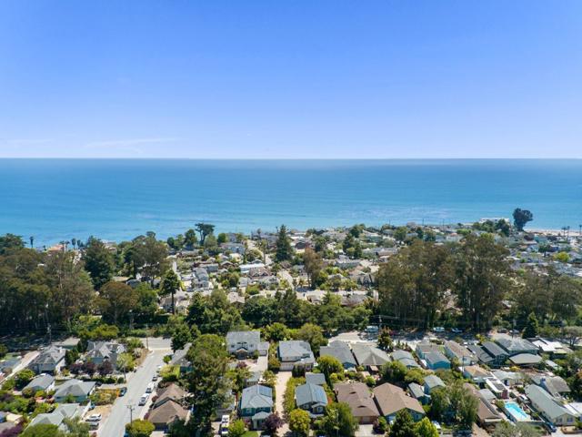 422 Mccormick Avenue, Capitola CA: https://media.crmls.org/mediaz/2c263975-4ddc-4736-b25f-f456cf1c61f9.jpg