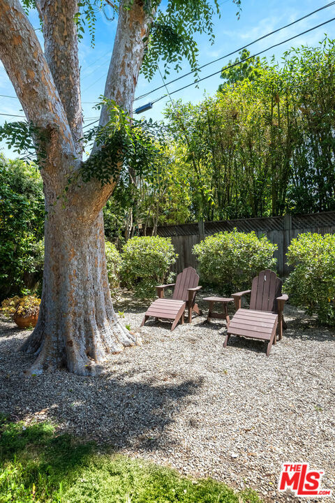 4150 Elmer Avenue, Studio City CA: https://media.crmls.org/mediaz/2c2744b9-dd44-41b4-b99c-235a3ecde4ae.jpg
