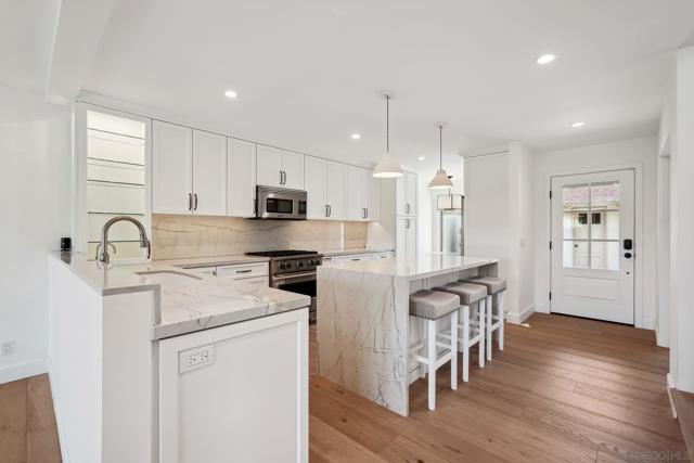 211 Via Osuna, Rancho Santa Fe CA: https://media.crmls.org/mediaz/2c27cfff-b7b0-4f44-9103-e109d96afe4d.jpg
