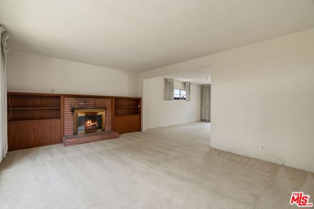 1121 Yale Street photo 4