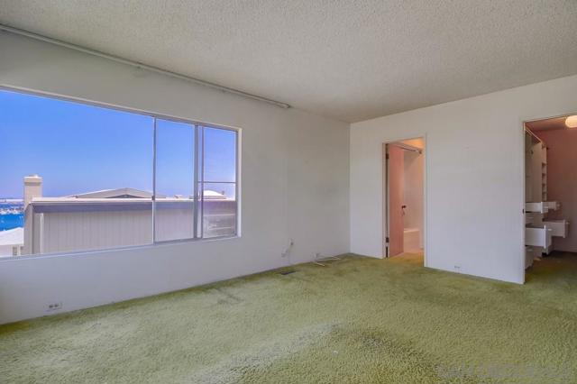 954 Harbor View Dr, San Diego CA: https://media.crmls.org/mediaz/2c2896e5-e382-4d91-be84-2ca39465ca66.jpg
