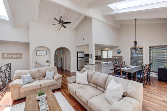 108 Pasadena Avenue, Oxnard CA: https://media.crmls.org/mediaz/2c28b4d6-47ac-4f9a-8f71-c587abef5fec.jpg