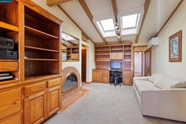1176 Brown Ave, Lafayette CA: https://media.crmls.org/mediaz/2c290669-9b83-47bc-839d-ba41fa93ea58.jpg