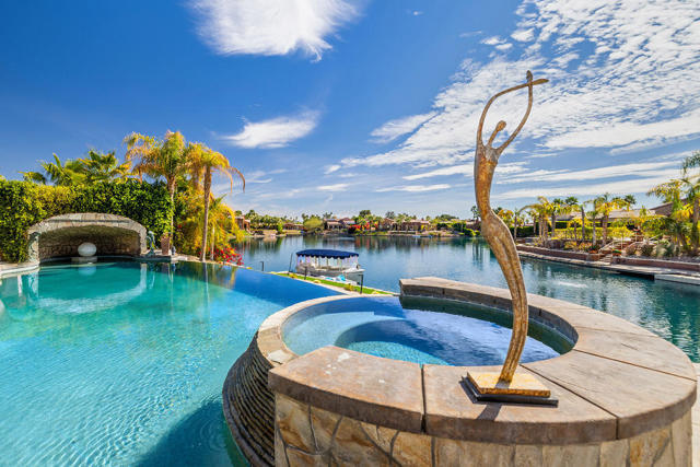 9 Via Santanella, Rancho Mirage CA: https://media.crmls.org/mediaz/2c290a85-3ea2-4f2d-aa10-994169755271.jpg