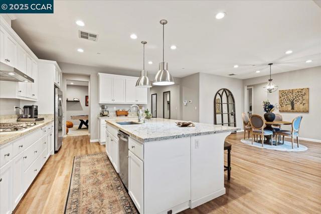 369 Parkfield Way, Oakley CA: https://media.crmls.org/mediaz/2c296dba-cf57-4f56-8e17-357b1fa196a6.jpg